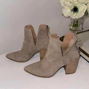 Steve Madden darryn tan suede booties. Nude, goes with everything. Worn once!